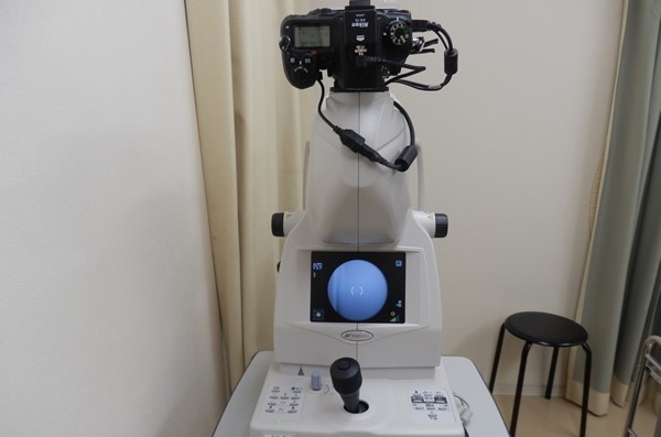 眼底カメラ(眼底検査・蛍光造影検査) 眼底写真や造影剤を用いた写真を撮影します